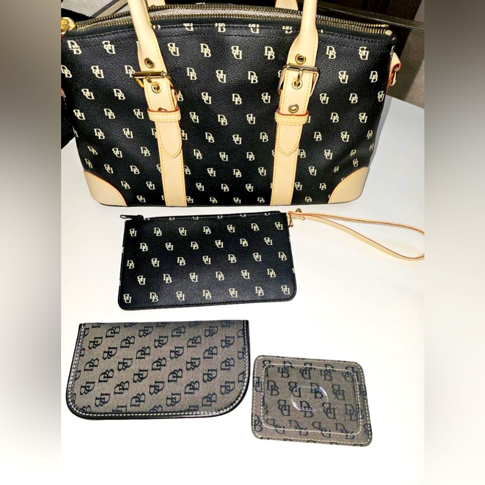 Black and Tan, Dooney & Bourke designer hand bag excellent condition
